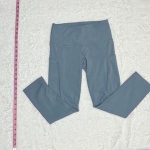 Capris leggings size small. 90* Degree gray with 3 pockets
